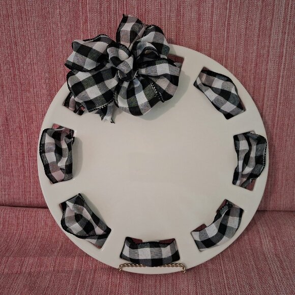 The Southern Living at Home Dress Me Up Plate with Decorative Ribbon - Picture 2 of 5